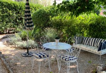 STUDIO class   3   toiles 10 mn Cannes has Balcony rooms