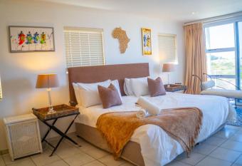 7th Wonder Boutique Guest House has rooms with a private hot tub