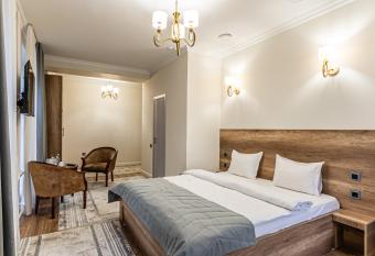 Oscar Hotel allows 18 year olds to book a room