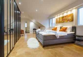 Huize van Neijenhoff allows 18 year olds to book a room