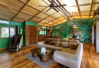 The Parrot Inn Kanchanaburi has Balcony rooms