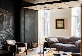 CE RESIDENCE has Balcony rooms