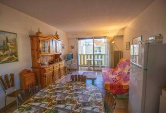 Nice 45m with terrace in Fr  jus has Balcony rooms