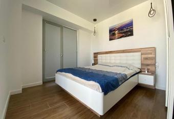 Ilaria Mamaia Nord allows 18 year olds to book a room