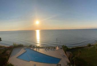 Appartamento - les pieds dans l eau has Balcony rooms