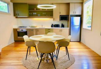 Hepburn Hideaway Villa ~ Hepburn / Daylesford allows 18 year olds to book a room