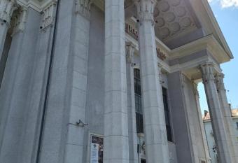 LAS VEGAS ROOMS allows 18 year olds to book a room