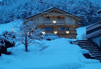 Chez Fabrice et Coraline has Balcony rooms