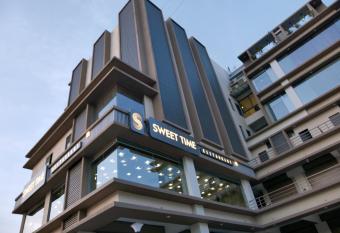 HOTEL SWEETTIME RESTAURANT AND BANQUET has Balcony rooms