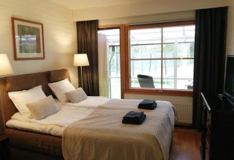 Rauhallinen huone, sauna ja oma terassi allows 18 year olds to book a room