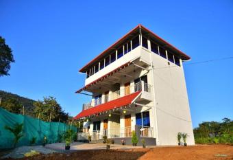 Homestay Gagan Giri has Balcony rooms