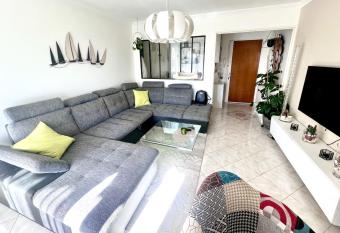 Bright and quiet nest with nice view in Fr  jus has Balcony rooms