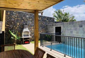 Villa Cap M  chant allows 18 year olds to book a room