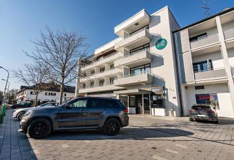 Huber Living Basic 210 has Balcony rooms