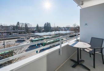 Huber Living Single 101 has Balcony rooms