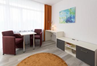 Huber Living Single 301 has Balcony rooms