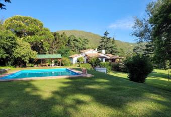 Amplia Casona de Estilo en La Falda has Balcony rooms