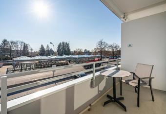 Huber Living Basic 302 has Balcony rooms