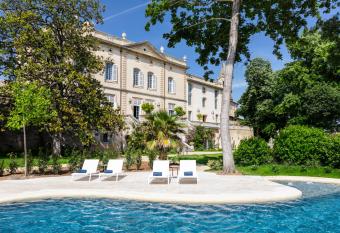 Ch  teau de Collias allows 18 year olds to book a room