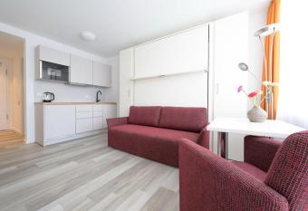 Huber Living Basic 102 has Balcony rooms