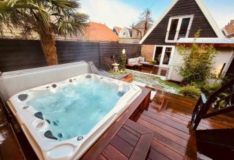 Charming house w/ private wellness, near Amsterdam has rooms with a private hot tub