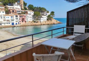 SATUNA BEACH CASA has Balcony rooms