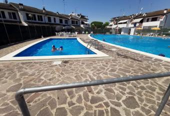 Casa vacanze lido degli scacchi has Balcony rooms