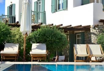 Pelican Bay Hotel has Balcony rooms