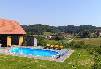 Holiday Home BIBA allows 18 year olds to book a room