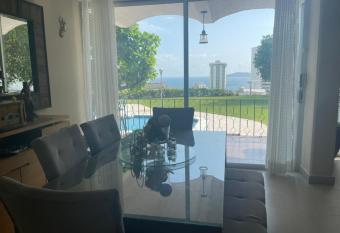 Departamento en Acapulco con vista al mar allows 18 year olds to book a room