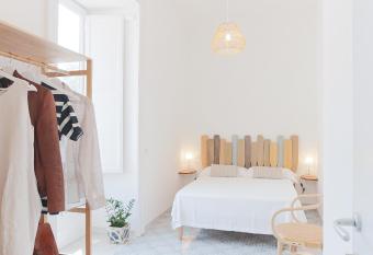 Amoredimare Sorrento allows 18 year olds to book a room