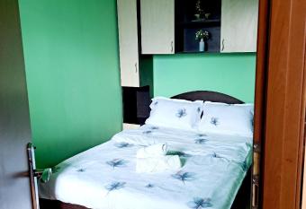 2 Camere - Bloc cu lift & curte allows 18 year olds to book a room