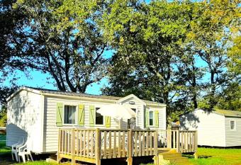 Bungalow 6 pers. pr  s du puy du fou has Balcony rooms