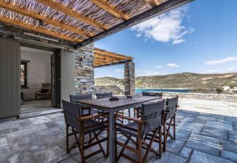 Breathtaking View Villa - Otzias allows 18 year olds to book a room