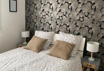 Appartement cosy pr  s de la gare avec parking has Balcony rooms