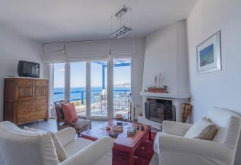 Overlooking Porto 9 allows 18 year olds to book a room