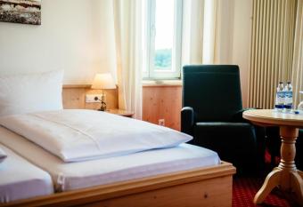 Gut Deutenhof am Golfplatz has Balcony rooms