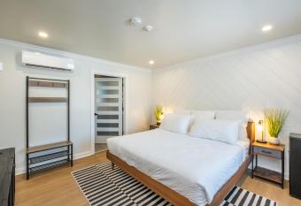 The Surf Club has rooms with a private hot tub