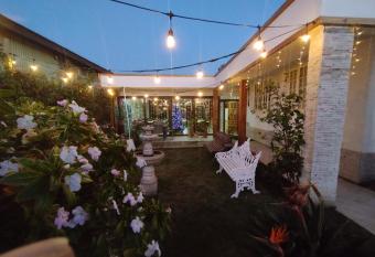 HOSTAL LA MODERNA has Balcony rooms