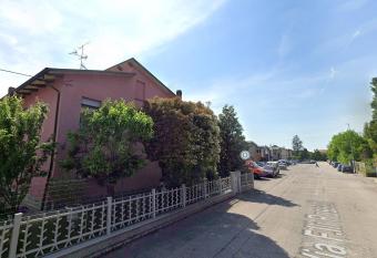 Affittacamere da Alina allows 18 year olds to book a room