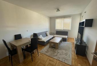 Stan na dan Lukavica has Balcony rooms