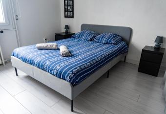 Maison au pied du ch  teau has Balcony rooms