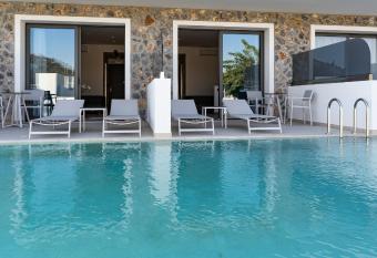 Zoes Hotel & Suites has Balcony rooms