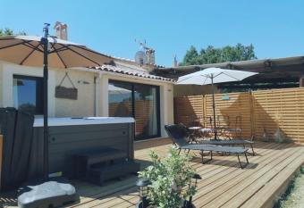 G  te de charme SPA privatif allows 18 year olds to book a room