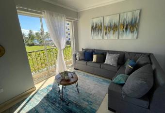 Bello apartamento vista al mar y parqueo gratuito. allows 18 year olds to book a room