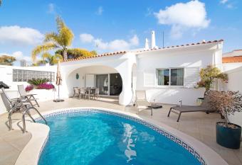 Villa Nicola has Balcony rooms