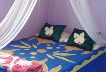 La vie tahitienne allows 18 year olds to book a room