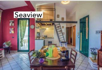 la Casa sul Golfo has Balcony rooms