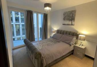 Cambridge City Apartment has Balcony rooms