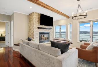 Emerald Bay Unit 1B has Balcony rooms